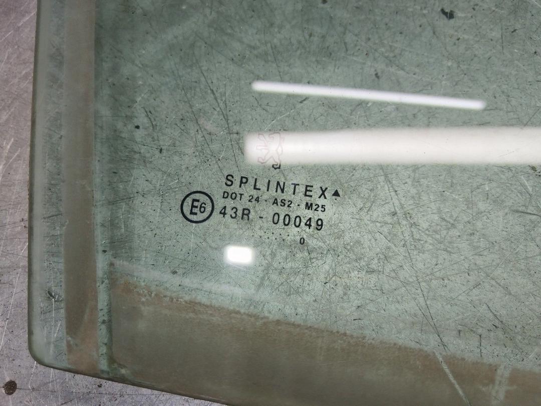 Стекло двери передней правой K4QH8K Peugeot 406 - Фото 2