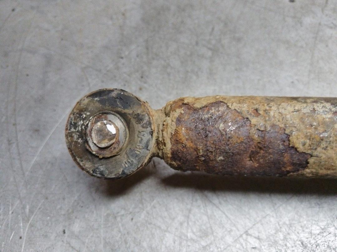 Амортизатор задний правый Z5US15 Mitsubishi Carisma купить в магазине запчастей бу