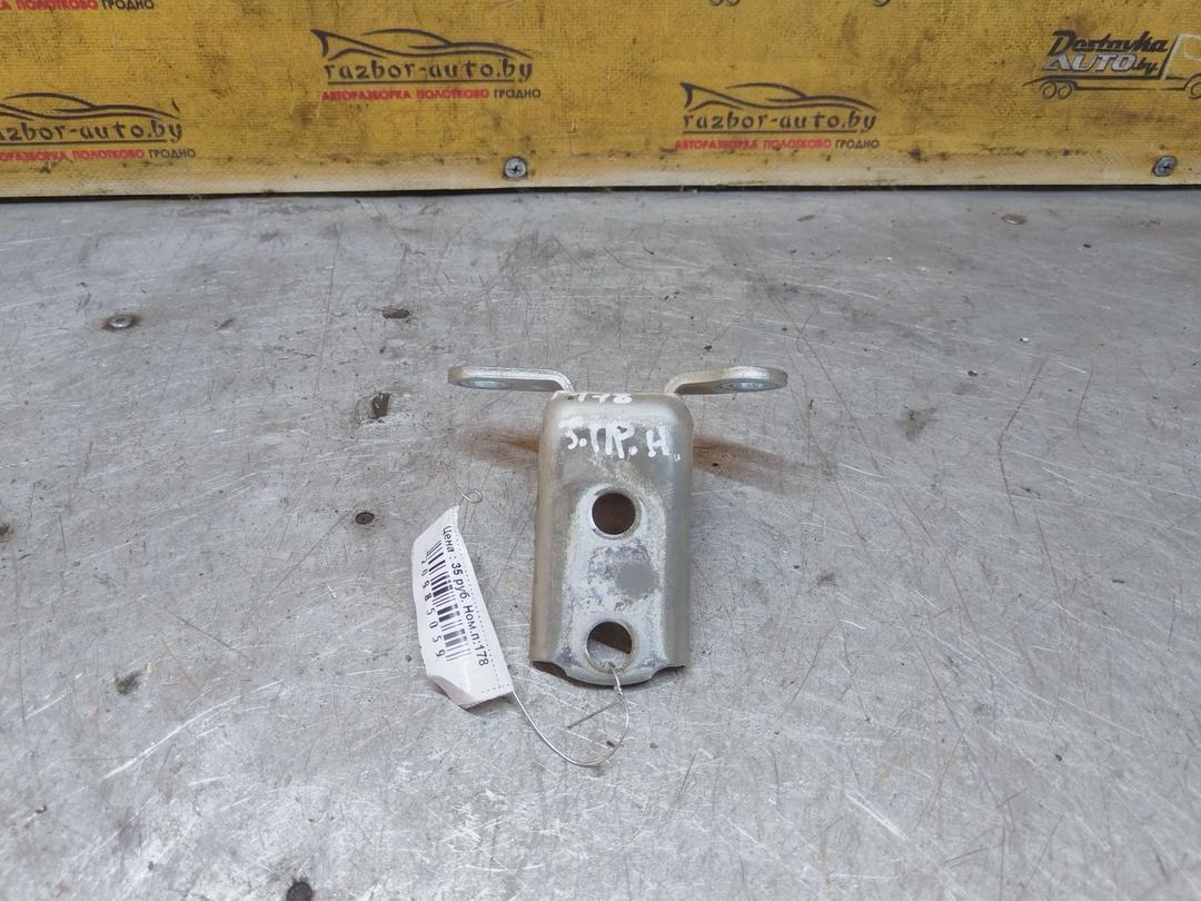 Петля двери задней правой L3E521 Toyota Avensis купить