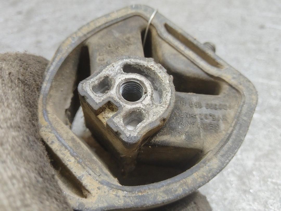 Подушка крепления КПП IF8O54 Audi A4 купить в магазине запчастей бу