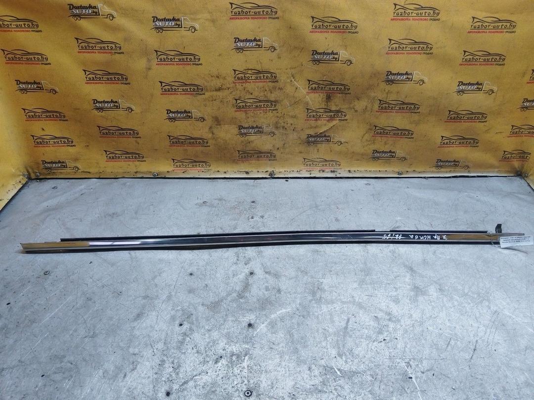 Молдинг стекла двери задней правой наружный UUS184 Honda Accord