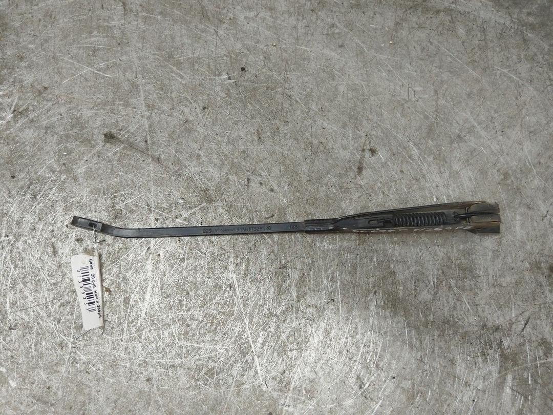 Щеткодержатель задний 8I3U8X Ford Escort купить в магазине запчастей бу