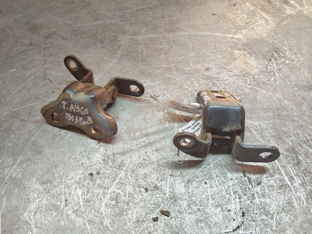 Петля двери задней правой 1W7FW9 Toyota Aygo