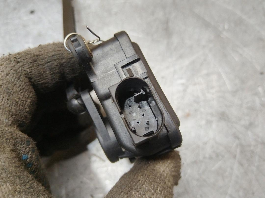 Моторчик заслонки печки CP3T3Z Opel Astra купить в магазине запчастей бу