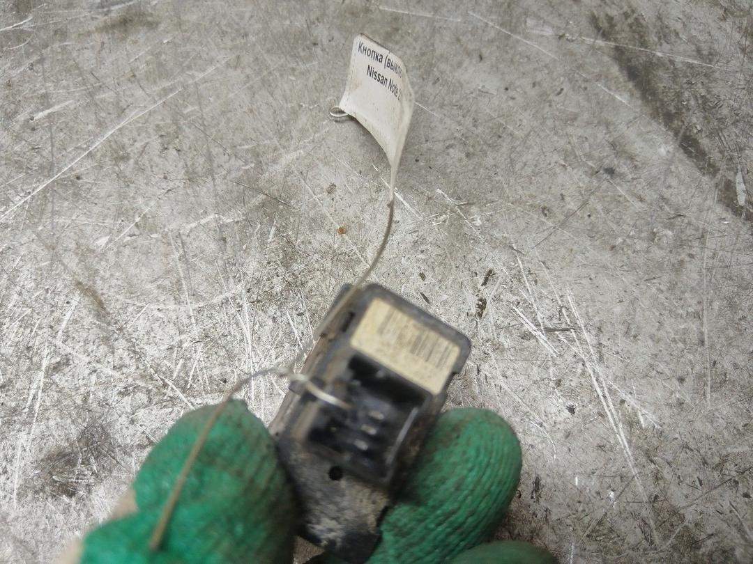 Кнопка (выключатель) L6B7P4 Nissan Note купить на авторазборке