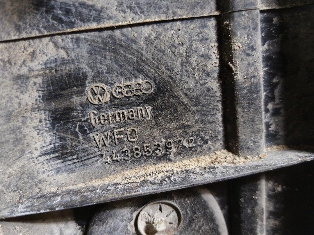 Молдинг крыла переднего правого VW8X0I Audi 100 купить с доставкой