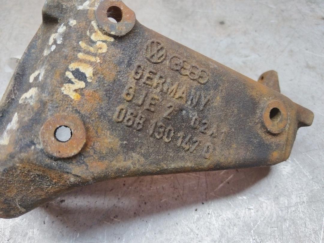 Крепление ТНВД U7430O Volkswagen Passat купить в магазине запчастей бу