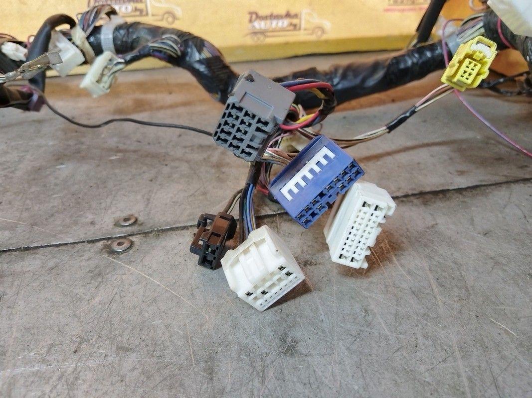 Проводка салона AQ2K7U Toyota Avensis Verso - Фото 15