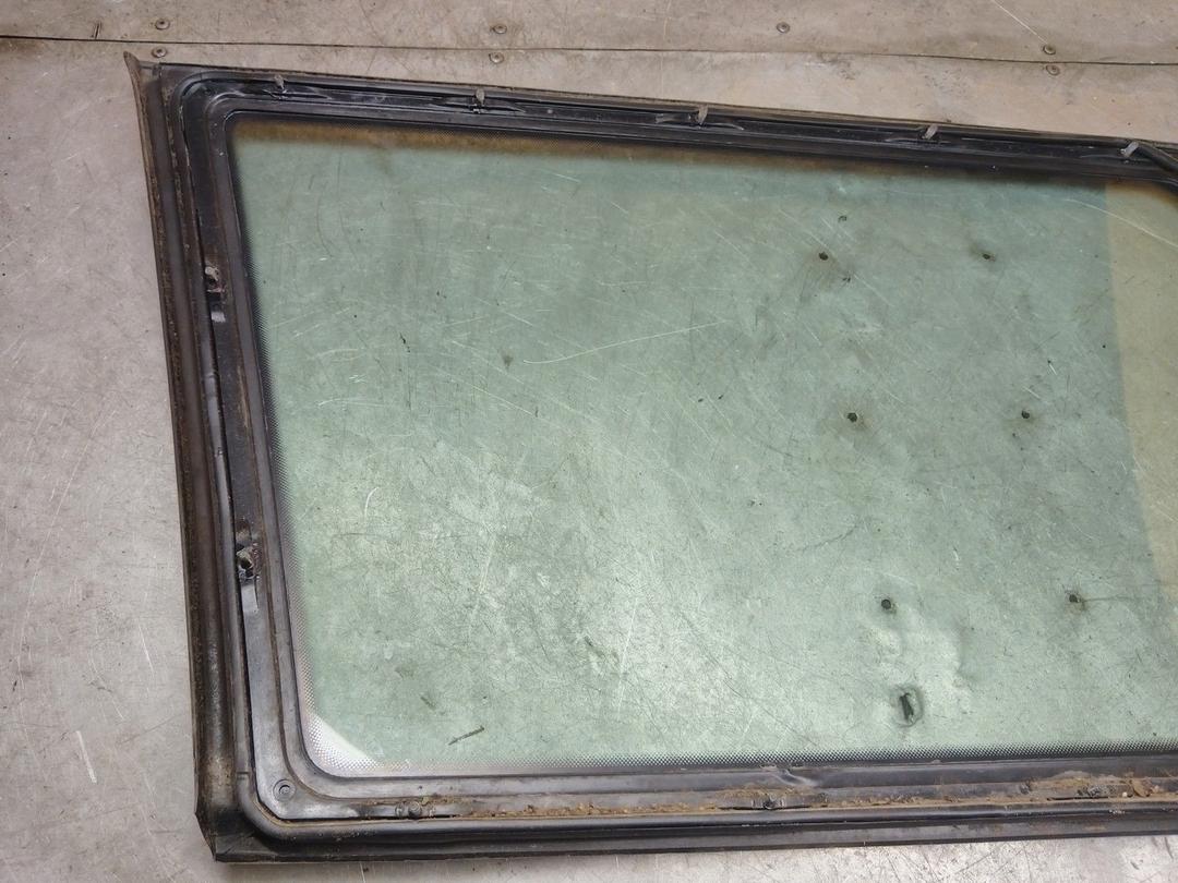 Стекло кузовное боковое правое WN9PX3 Volkswagen Passat купить в магазине запчастей бу