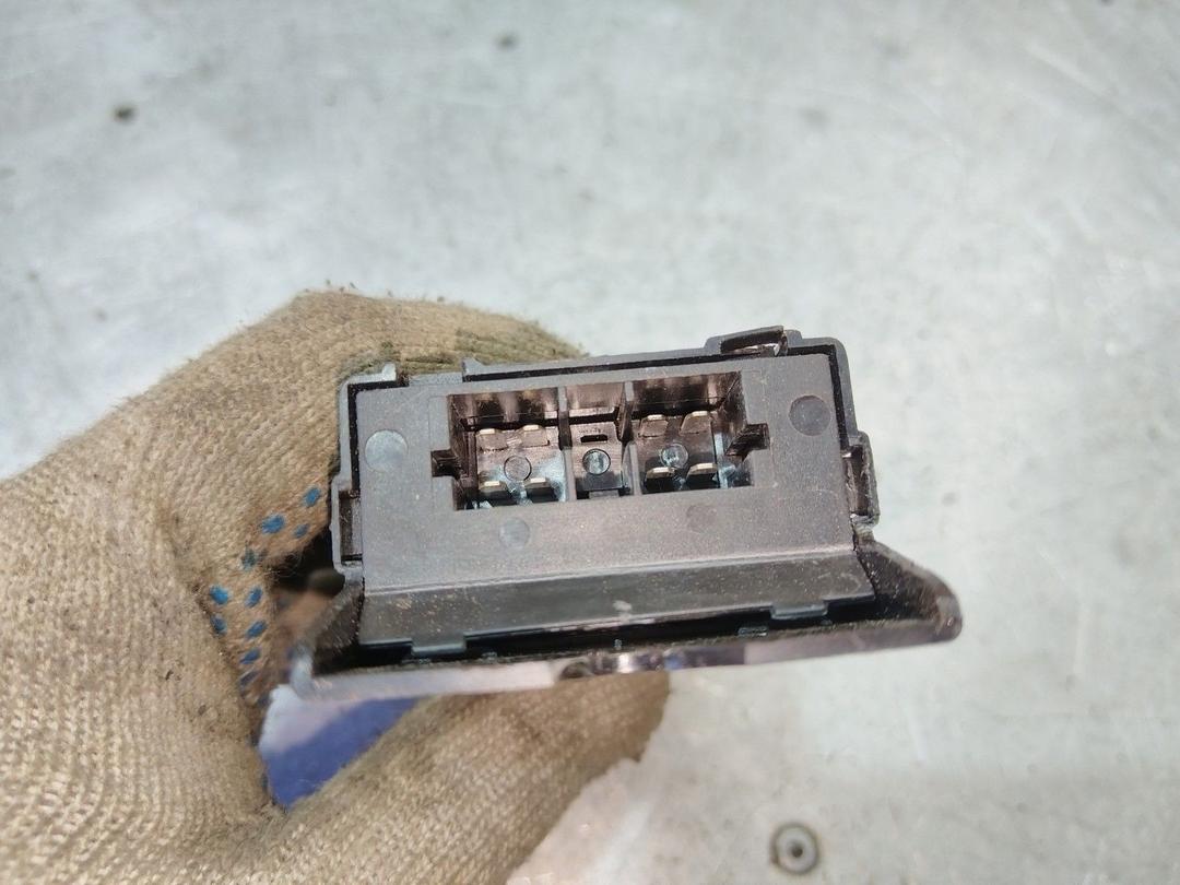 Блок управления стеклоподъемниками 8VWLR6 Renault Safrane купить на авторазборке