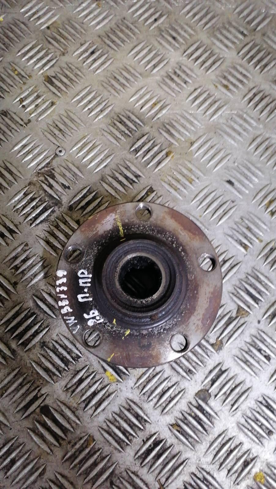 Ступица передняя правая GR0OLD Volkswagen Passat