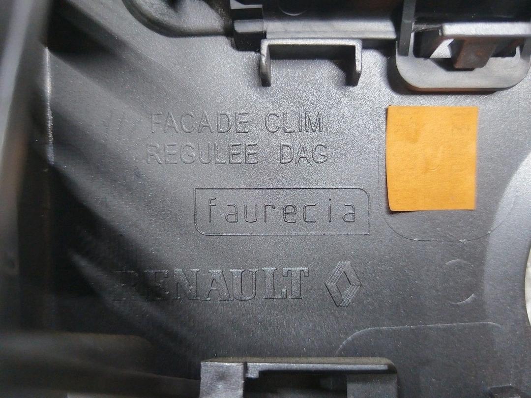 Рамка под магнитолу S7M6DH Renault Scenic купить в магазине запчастей бу