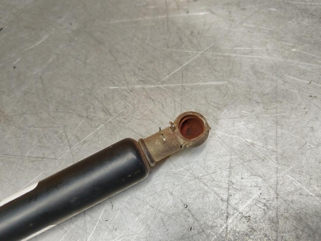 Амортизатор крышки багажника (3-5 двери) 97XMLM Volkswagen Passat - Фото 2