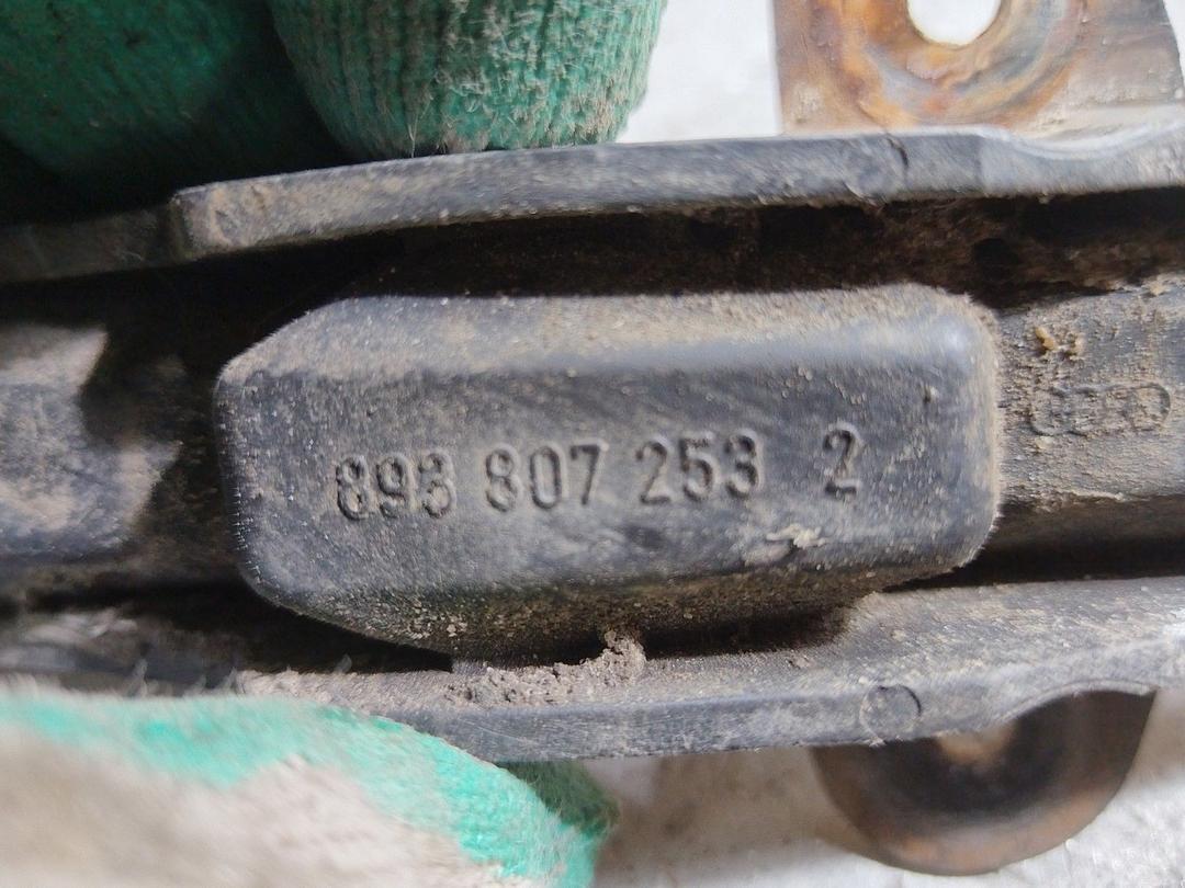 Кронштейн крепления бампера переднего VQ2OT9 Audi 80 купить с доставкой