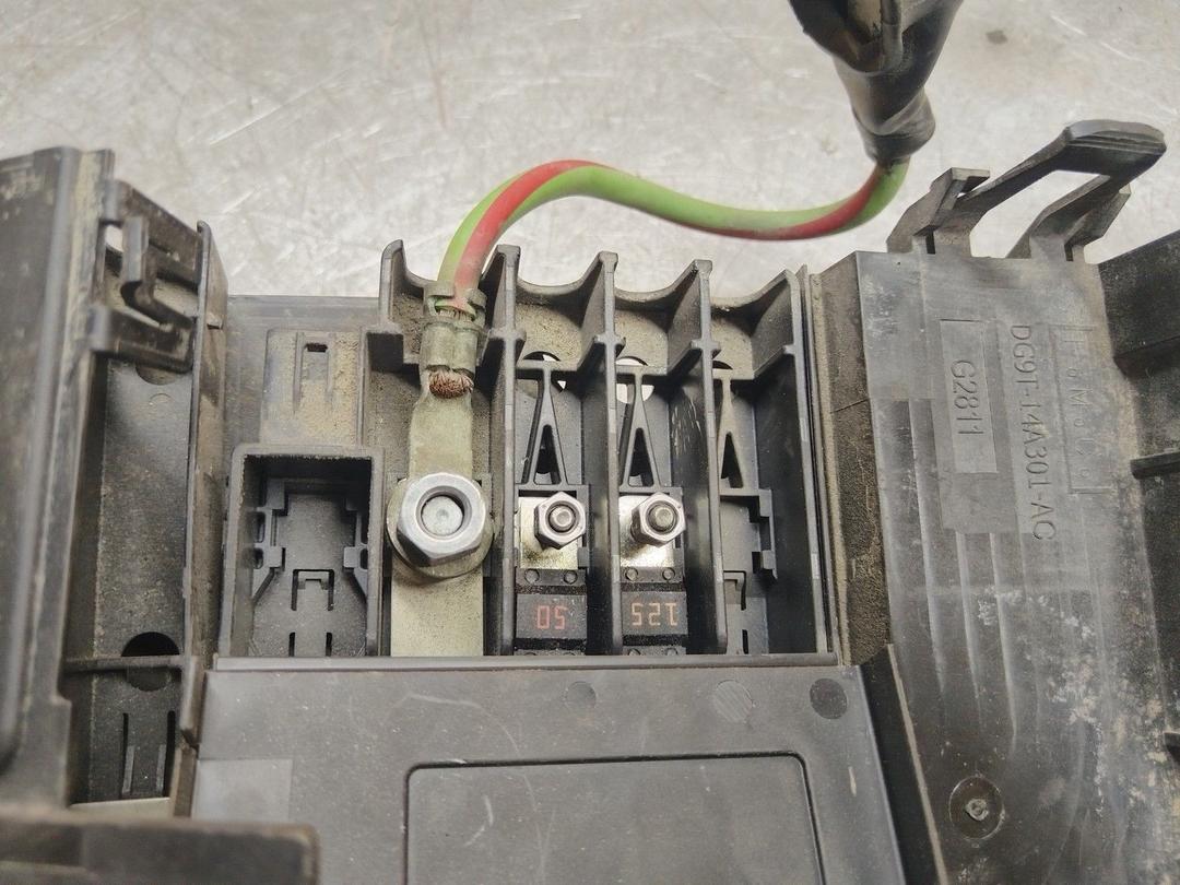 Блок предохранителей 5WPEJC Ford Fusion купить в магазине запчастей бу