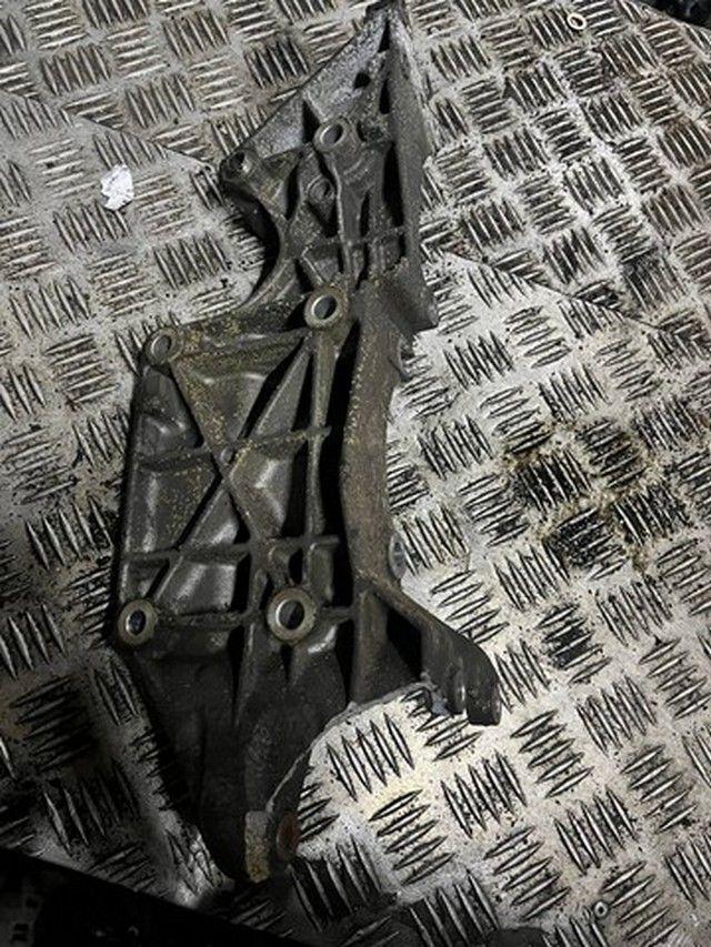 Кронштейн генератора KATUA9 Ford Galaxy купить в магазине запчастей бу