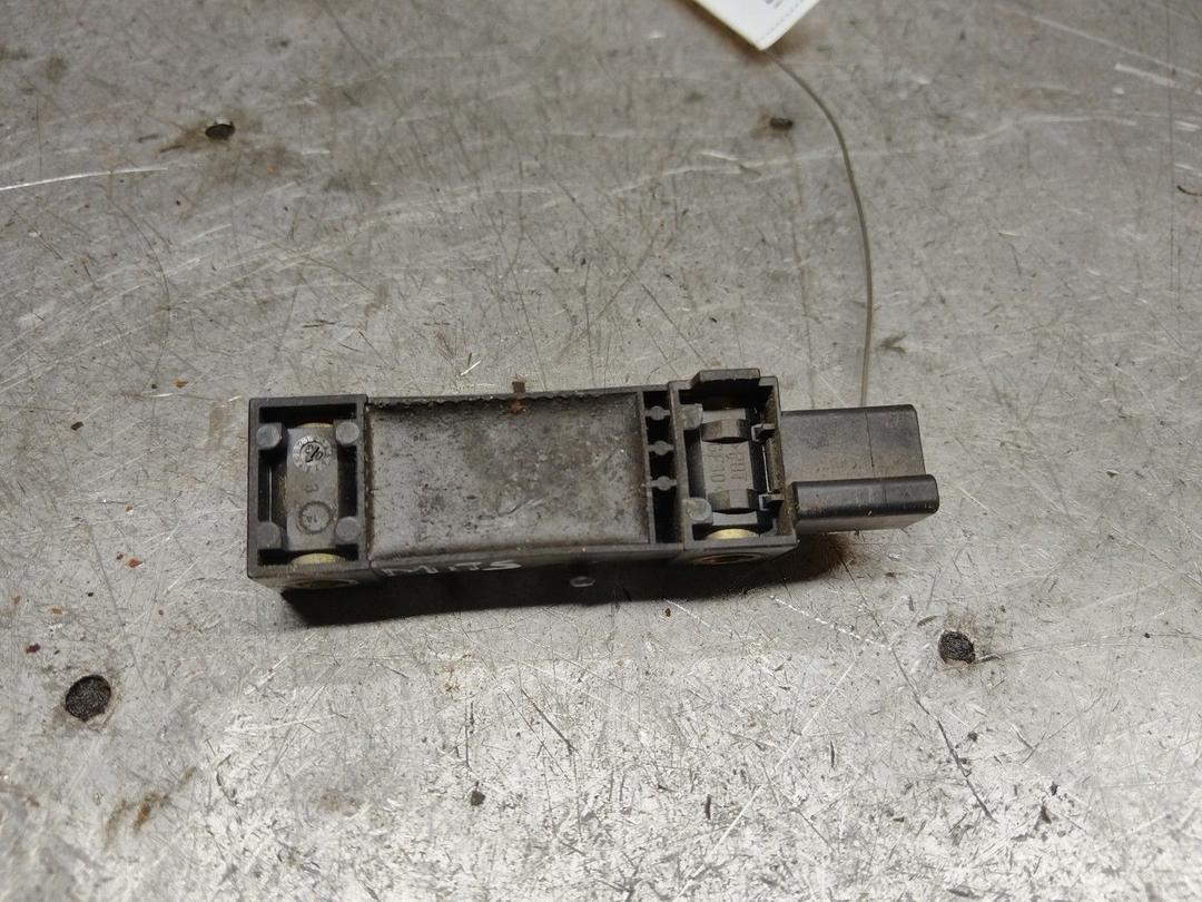 Датчик удара U565E3 Mitsubishi Carisma купить