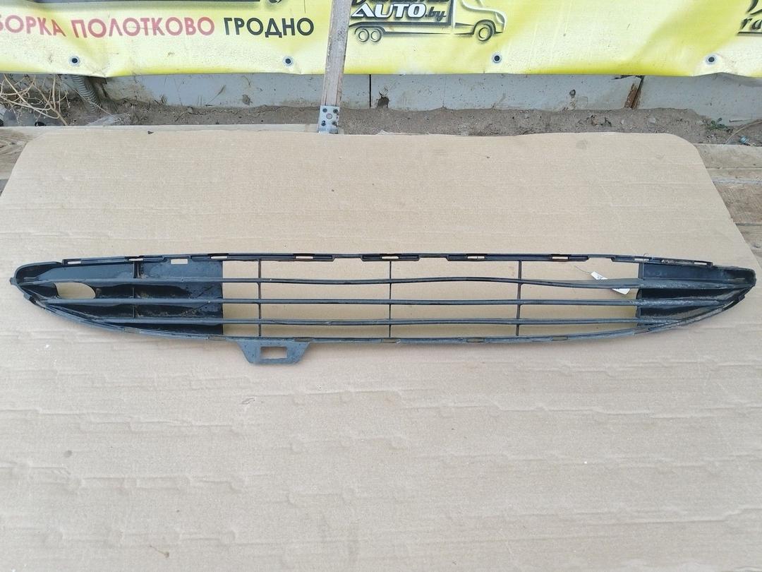 Заглушка (решетка) в бампер передний 0D3AF4 Peugeot 206