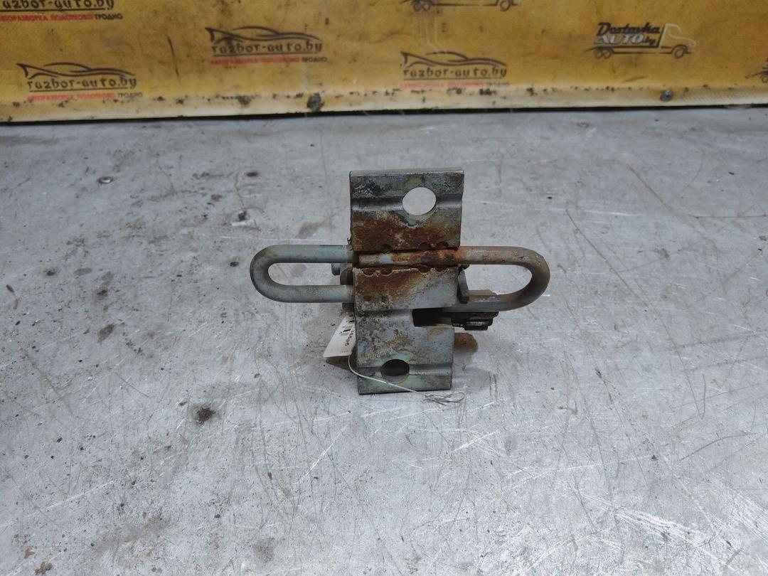 Петля двери передней левой F3H4QC Audi 100 купить