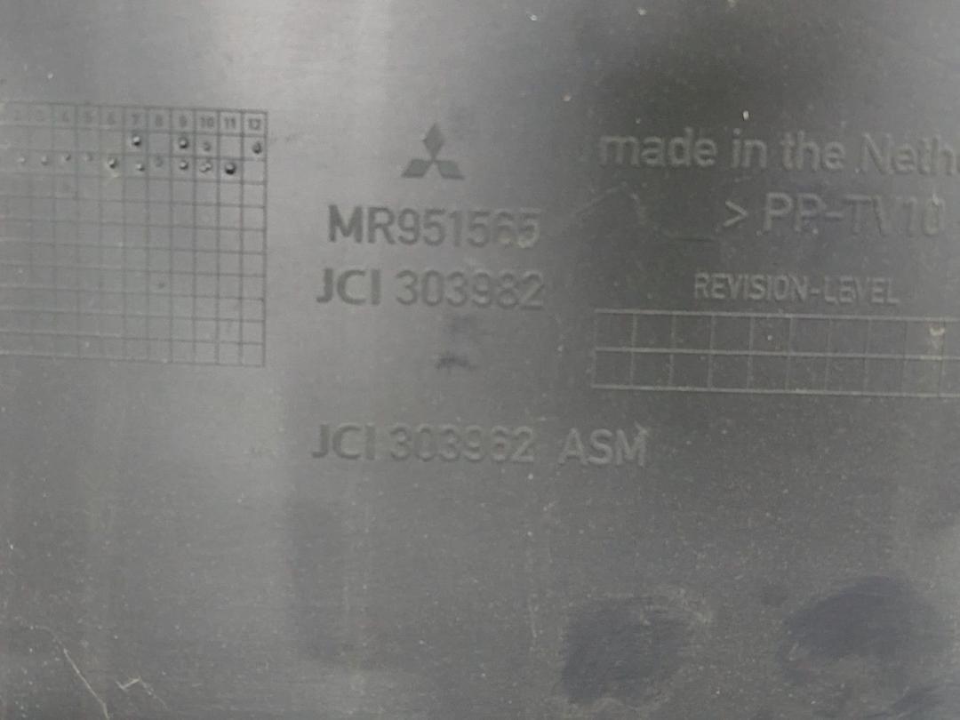 Обшивка крышки багажника 7P68DZ Mitsubishi Colt - Фото 3