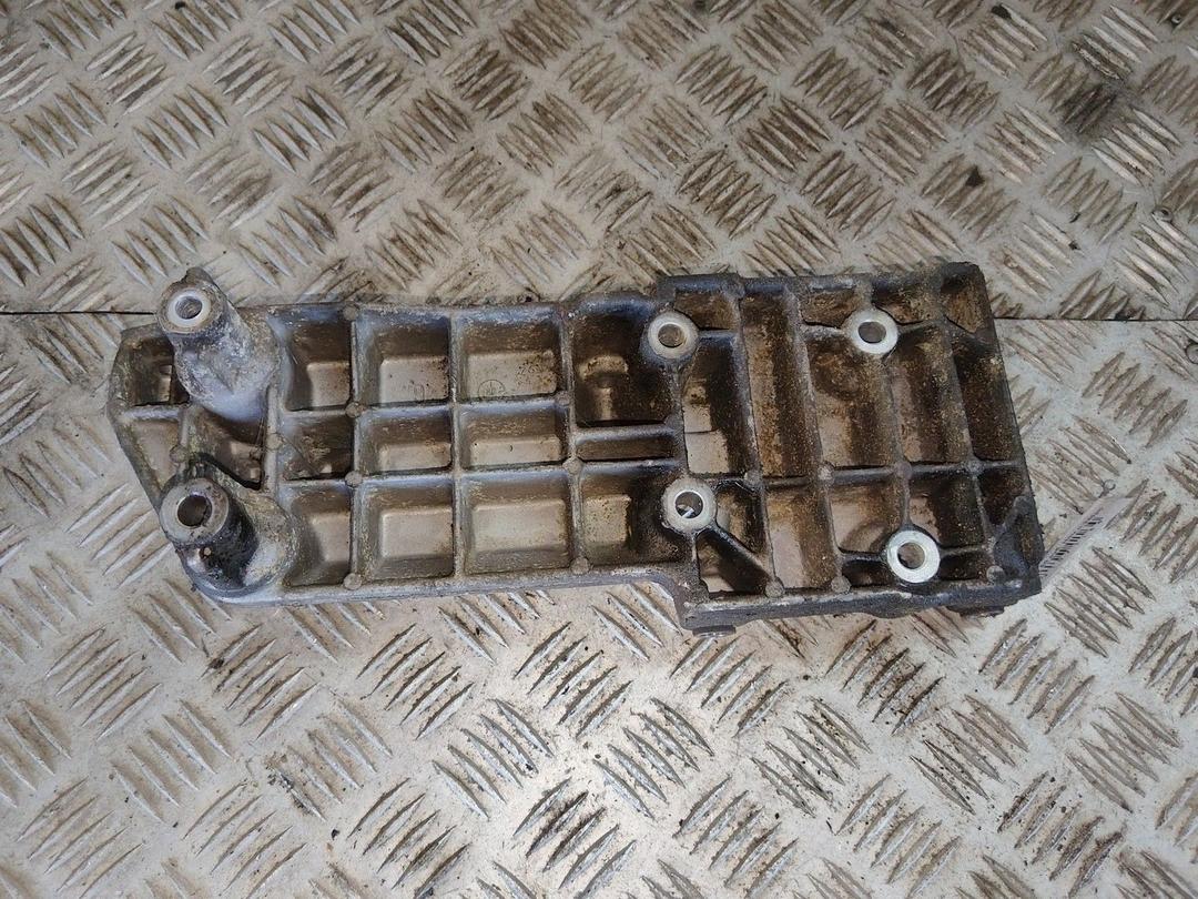 Кронштейн генератора C0B84F Renault Safrane
