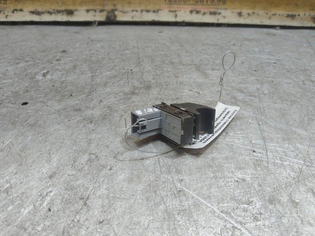 Кнопка стеклоподъемника заднего правого 6YV8SA Volkswagen Jetta - Фото 3