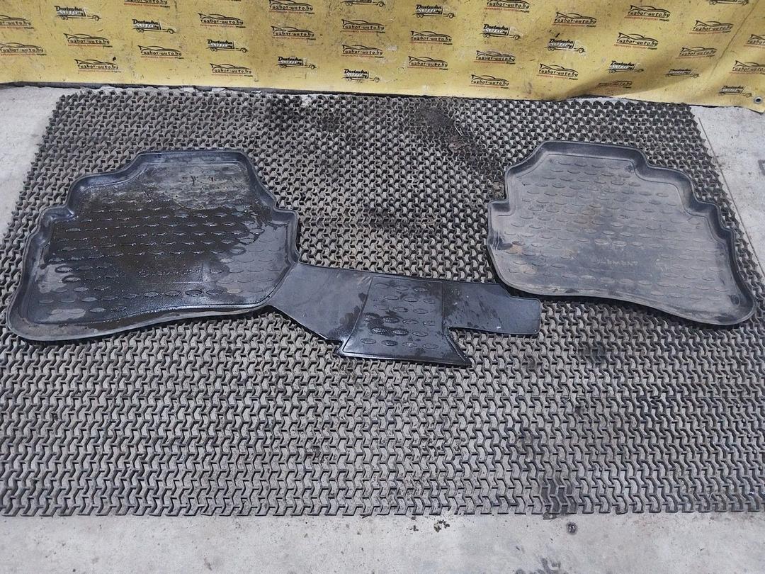 Коврики в салон B8VGO9 Volkswagen Passat купить в магазине запчастей бу