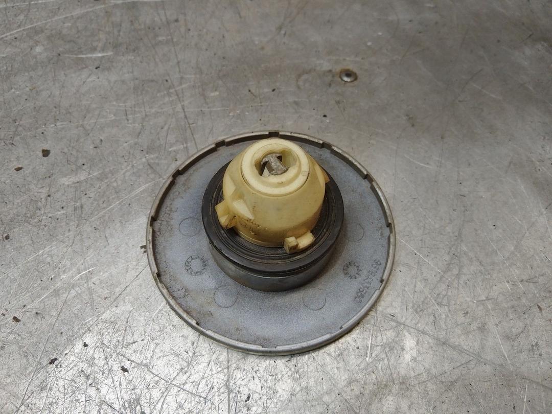 Лючок топливного бака GYV5C6 Citroen Saxo - Фото 2