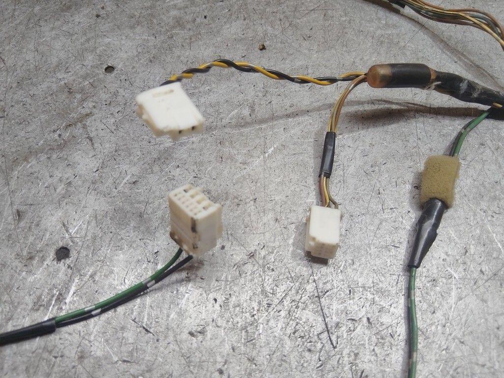 Проводка двери задней левой Z8U1UG Toyota Corolla Verso - Фото 6