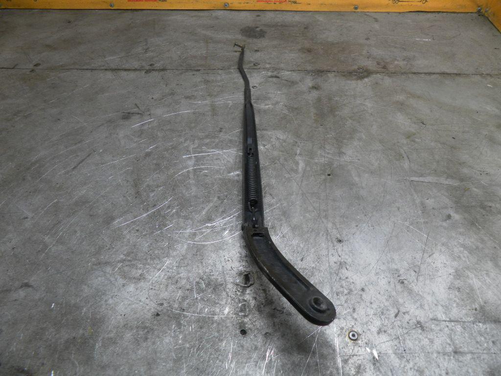 Щеткодержатель (поводок стеклоочистителя, дворник) MB7A1L Renault Scenic купить с доставкой