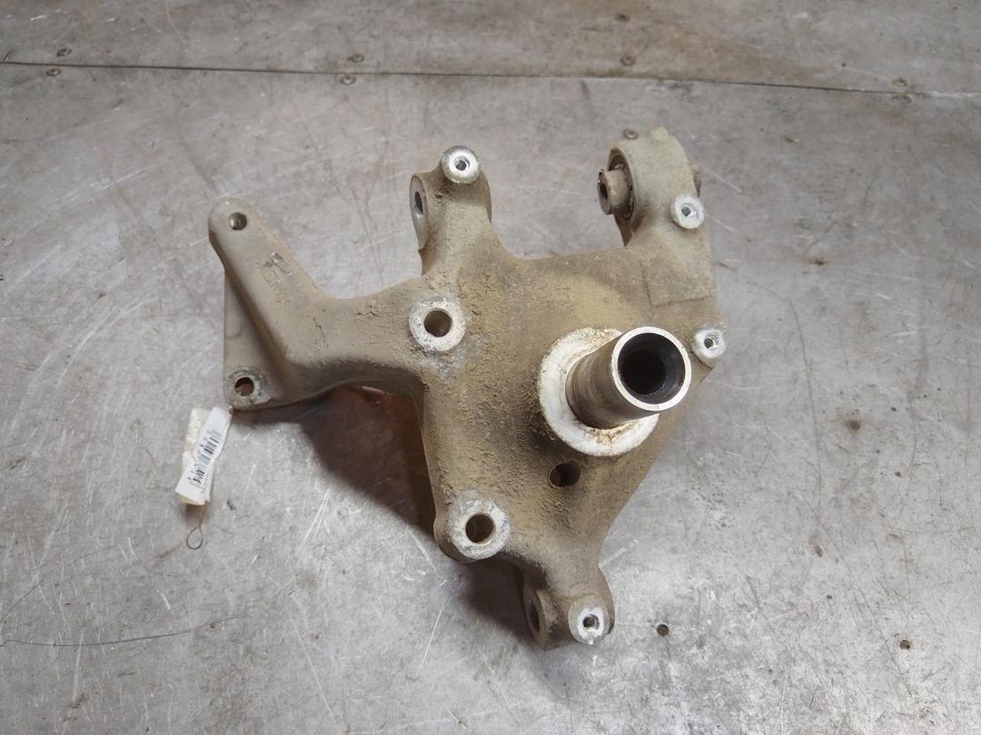 Кулак задний правый E0TCF1 Volkswagen Passat