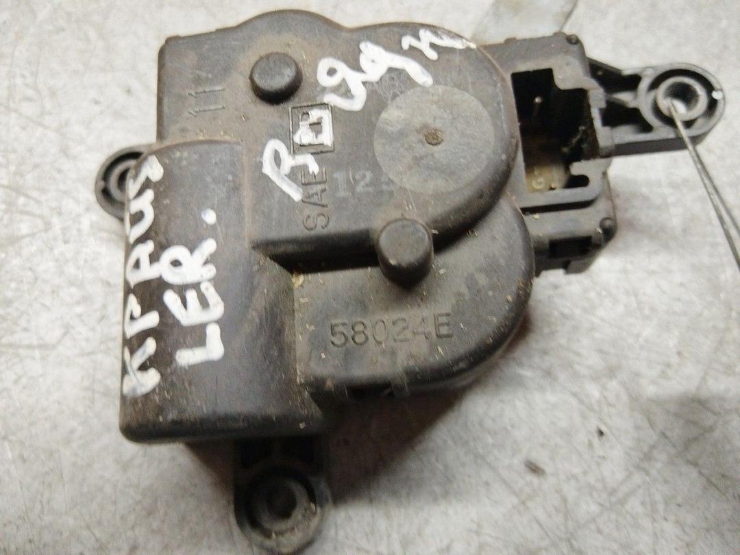 Моторчик заслонки печки J7SXDC Chrysler Voyager - Фото 2