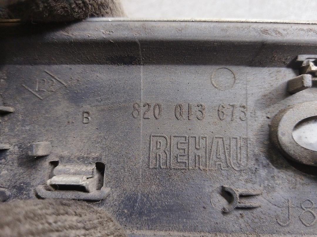 Молдинг двери передней правой DGVLQ0 Renault Scenic купить в магазине запчастей бу