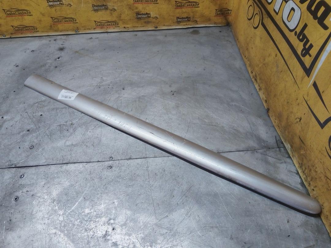 Молдинг двери передней правой VICN7I Peugeot 206