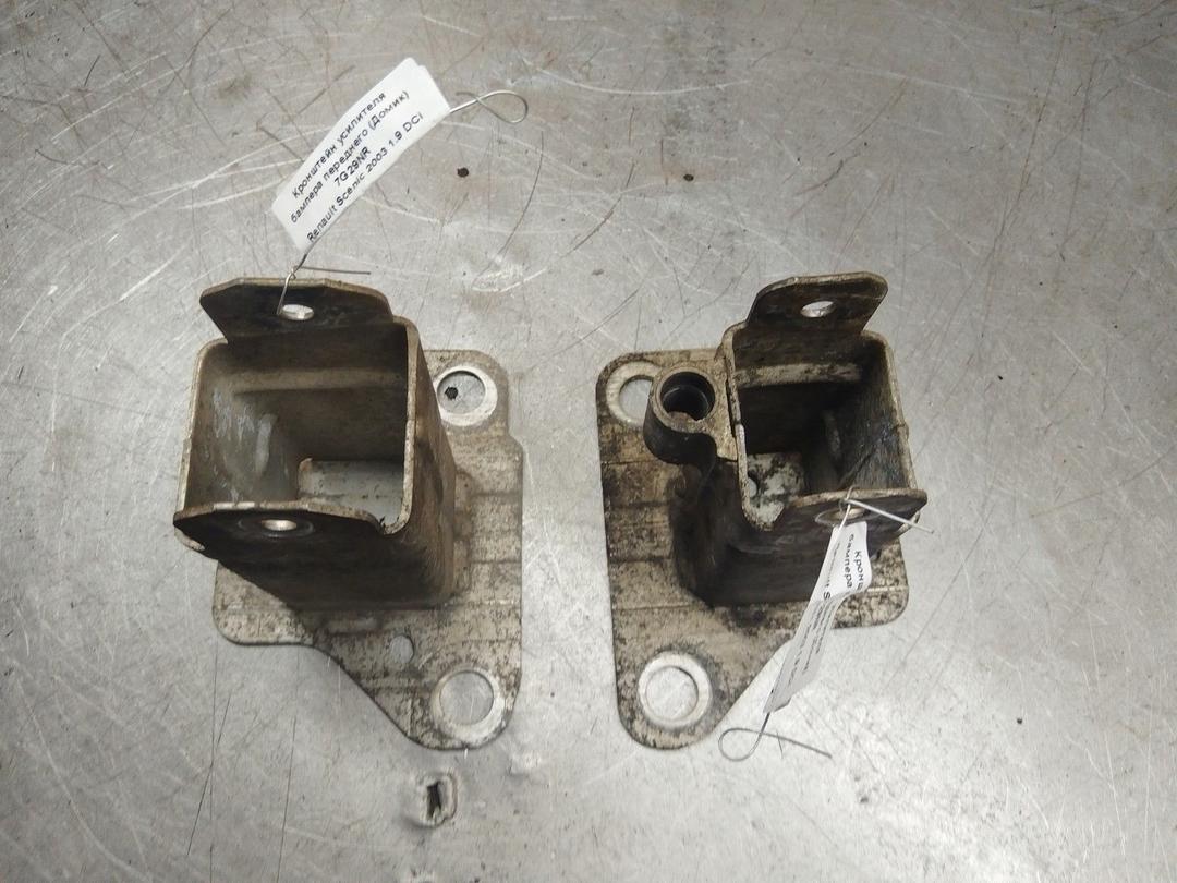 Кронштейн усилителя бампера переднего (Домик) 7G29NR Renault Scenic