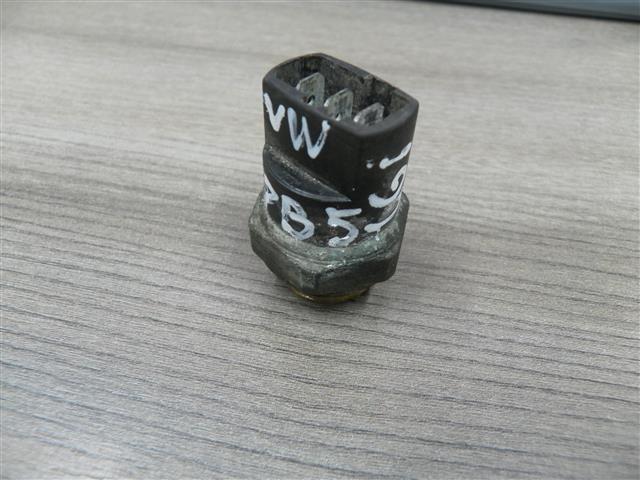 Датчик температуры охлаждающей жидкости D24DDC Volkswagen Passat - Фото 1