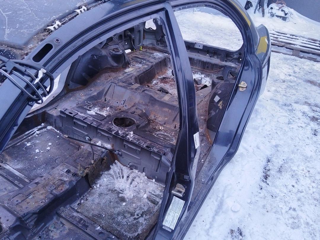 Стойка кузовная центральная левая E1P6KL Mitsubishi Carisma купить на авторазборке