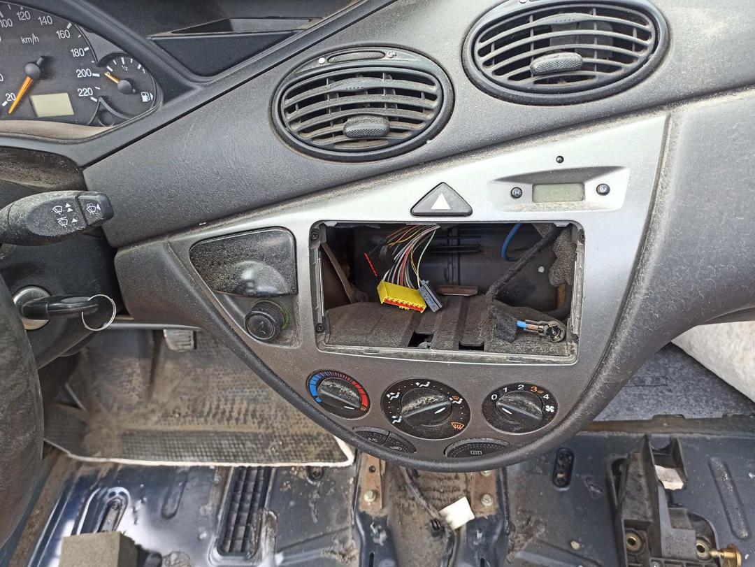 Кнопка подогрева заднего стекла VPYG4R Ford Focus