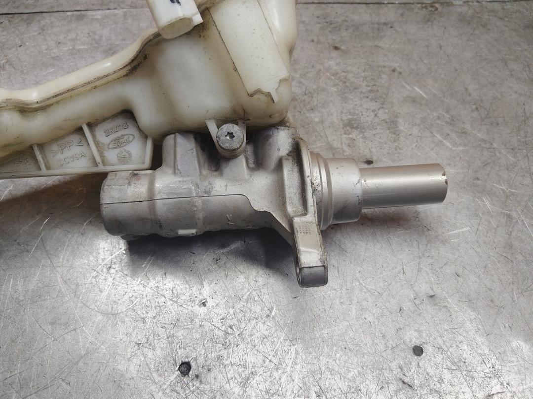 Цилиндр тормозной главный M2L28B Ford Fusion купить в магазине запчастей бу