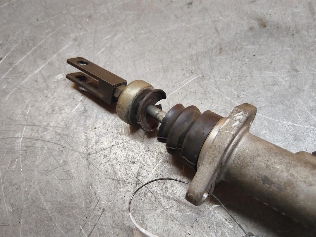 Цилиндр сцепления главный 3EC0TH Audi 80 - Фото 3