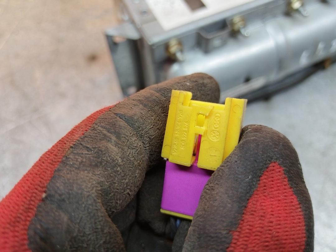 Подушка безопасности пассажира S3S0Y7 Audi A4 купить в магазине запчастей бу