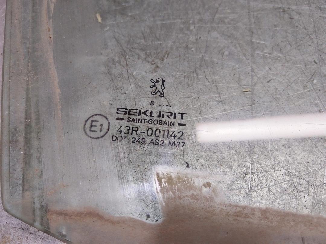 Стекло двери передней правой 4ODOBQ Peugeot 306 купить