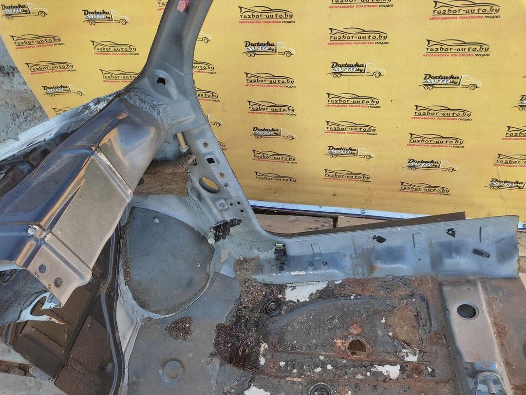 Стакан лонжерона правый DY58D4 Volkswagen Golf купить