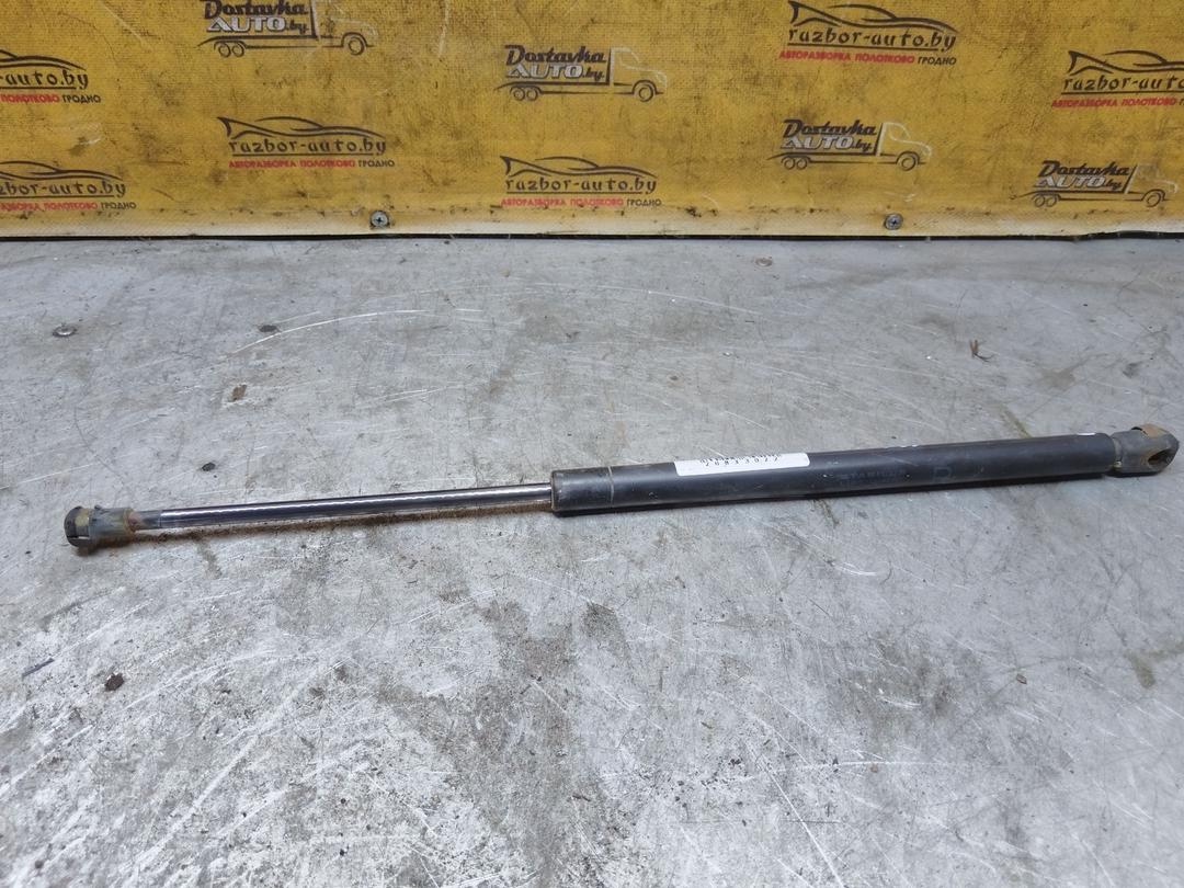 Амортизатор крышки багажника (3-5 двери) AUSA75 Toyota Corolla купить в магазине запчастей бу