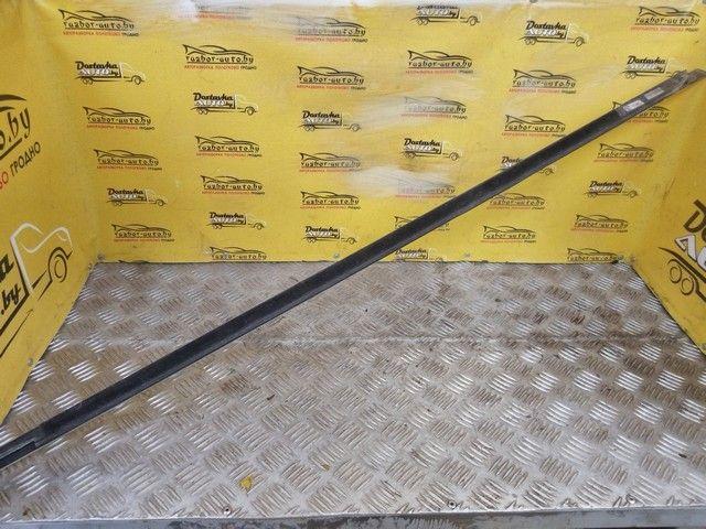 Молдинг стекла двери передней левой наружный YPUK0A Volkswagen Passat купить