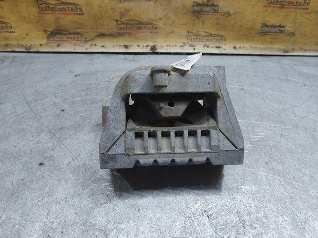 Подушка крепления двигателя 55YBB3 Volkswagen Passat купить в магазине запчастей бу