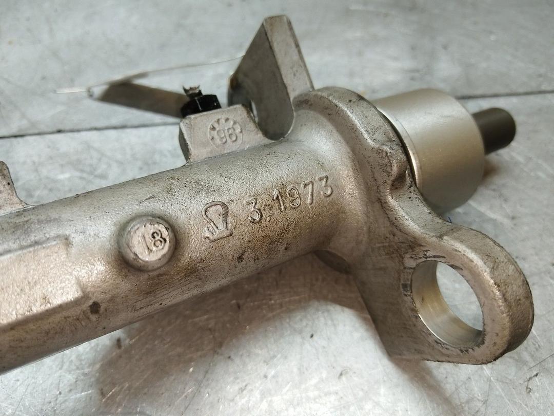 Цилиндр тормозной главный RAT1NQ Audi A4 - Фото 2