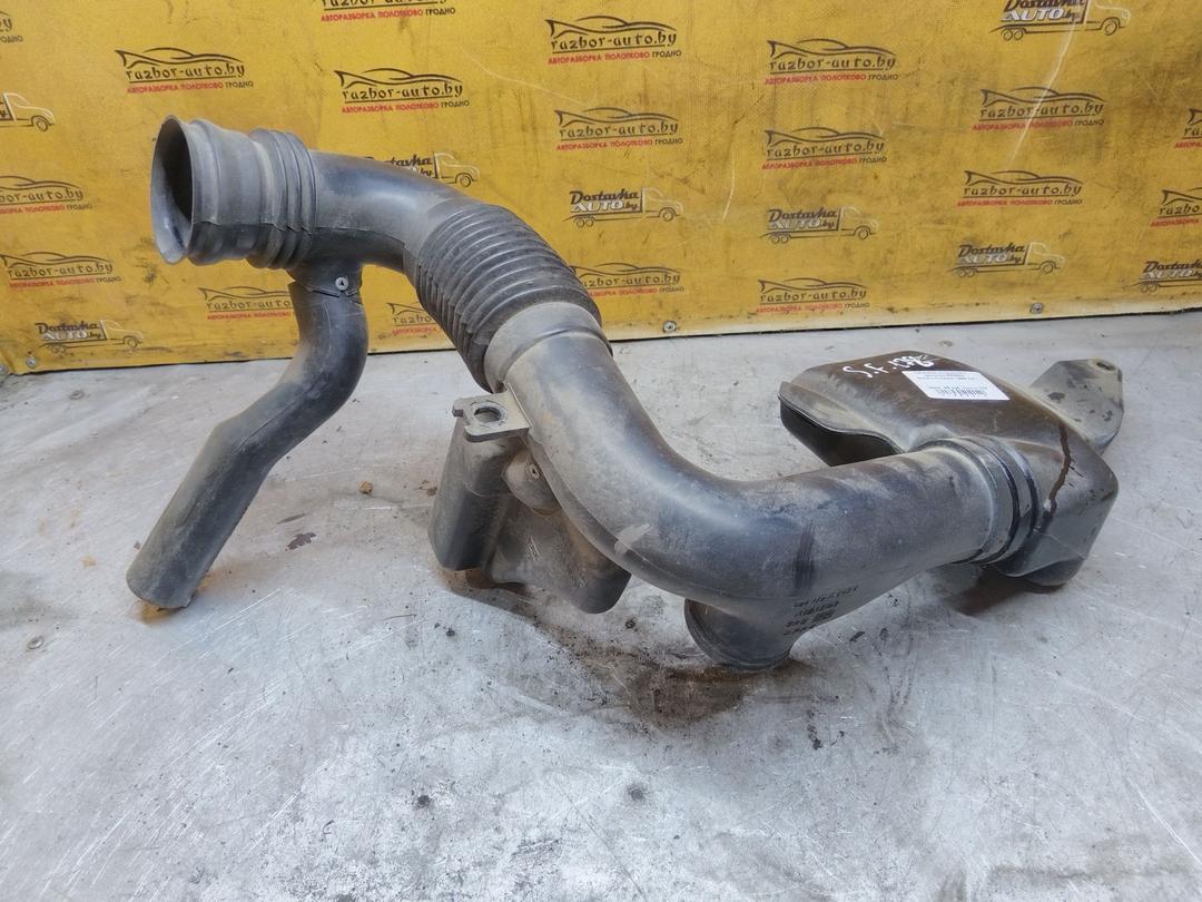 Патрубок воздушного фильтра RZ3532 Subaru Forester