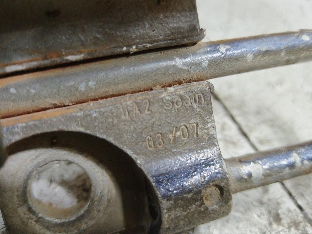 Петля двери передней правой 6PMBL3 Volkswagen Golf купить в магазине запчастей бу