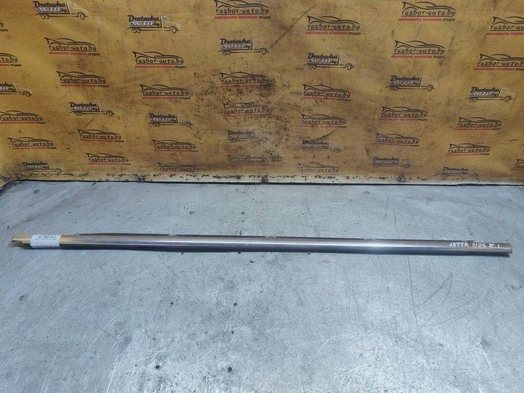 Молдинг стекла двери задней левой наружный IZDX8W Volkswagen Jetta - Фото 1